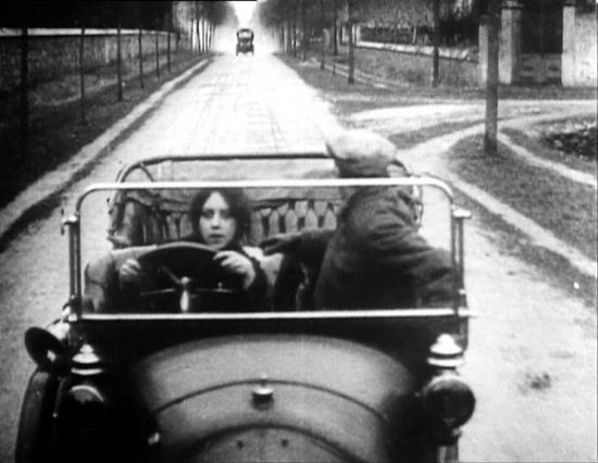 les-vampires-speeding-car