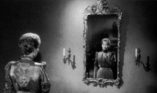 gertrud-in-mirror2