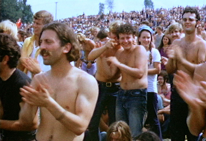 woodstock-clapping
