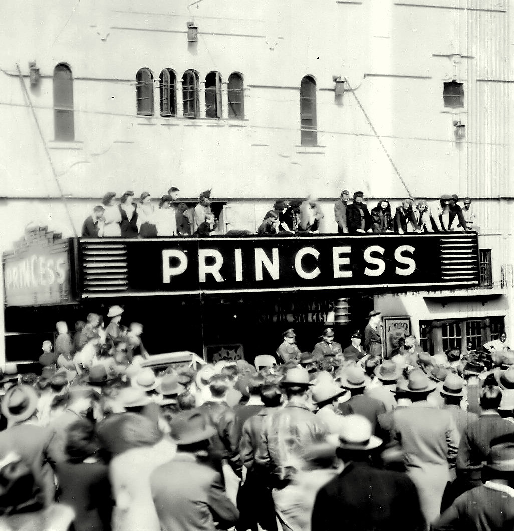 princess-war-bond-rally-1944