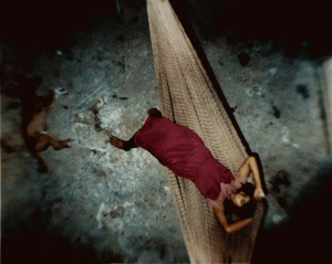 movimiento_girl_hammock_3_300ppi