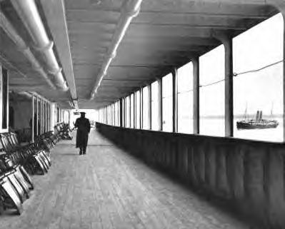 promenade-deck-area-on-april-11-1912