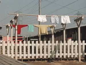 good-morning-1959-003-laundry-hanging